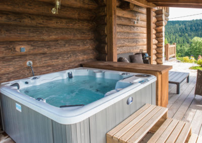 Chalet-Serenity-Jacuzzi-Prestige-Chalets